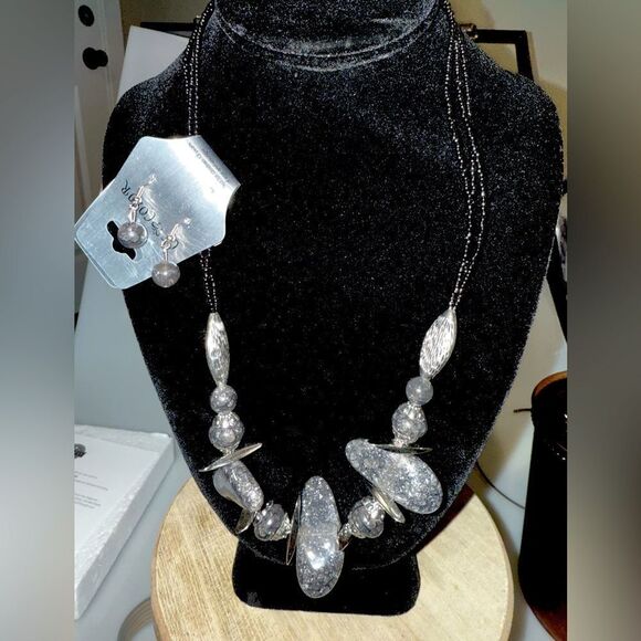 Jewelry - WOMENS NECKLACE AND EARRINGS